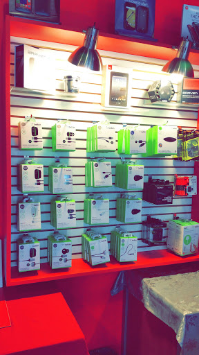 Cell Phone Store «Verizon Authorized Retailer - A Wireless», reviews and photos, 325 Clydesdale Trail #400, Medina, MN 55340, USA