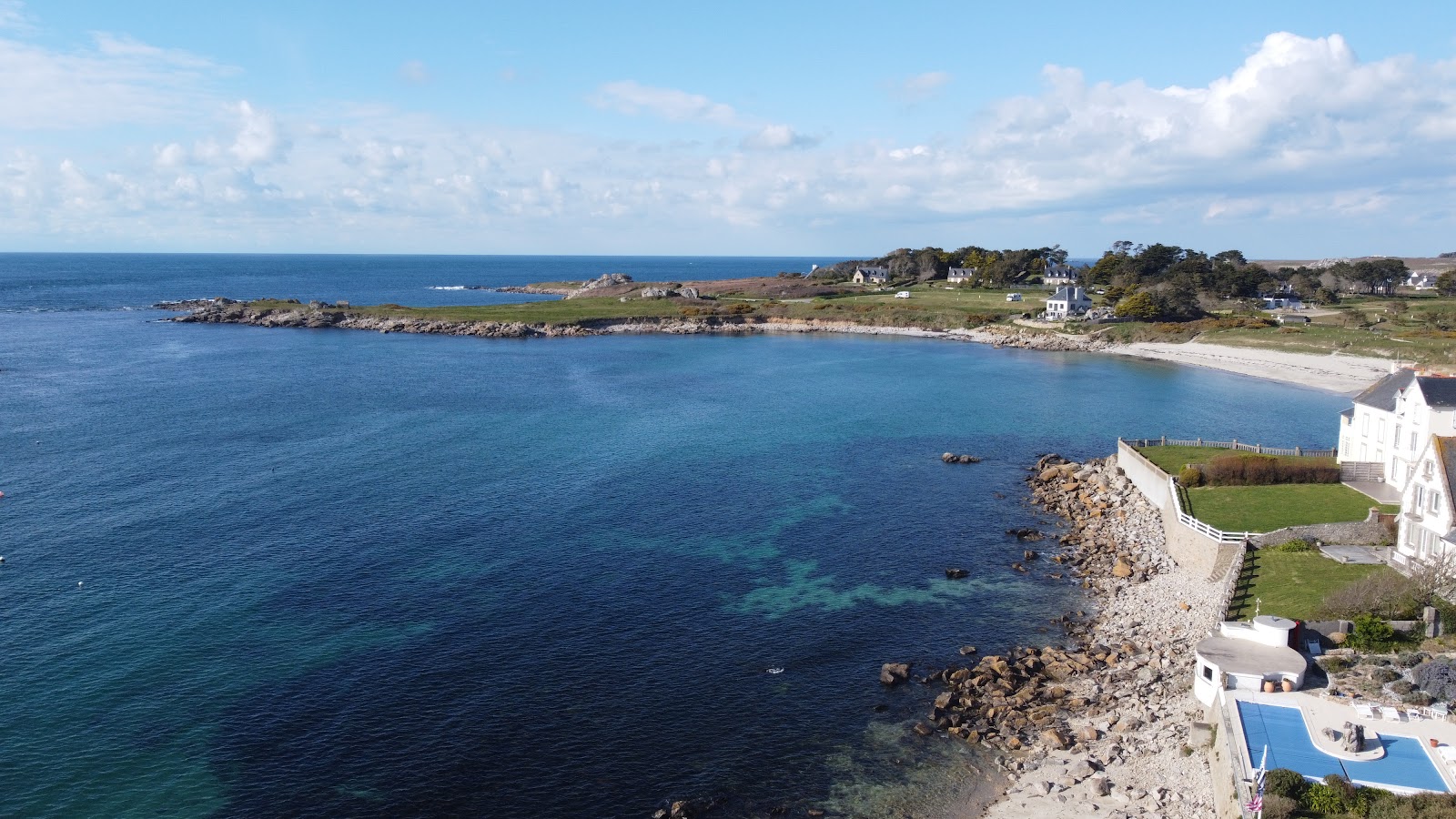 Plage de Gwen Trez'in fotoğrafı - rahatlamayı sevenler arasında popüler bir yer