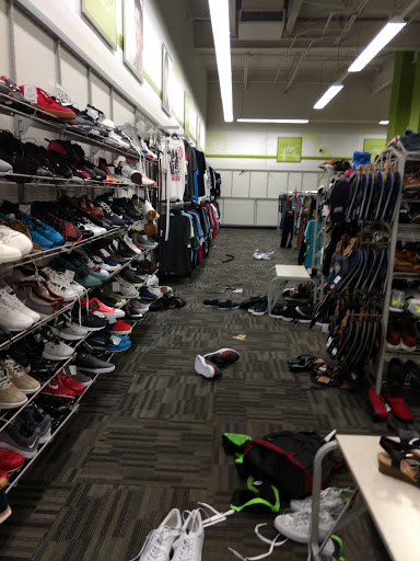 Clothing Store «Burlington Coat Factory», reviews and photos, 3333 N State Rd 7, Lauderdale Lakes, FL 33319, USA