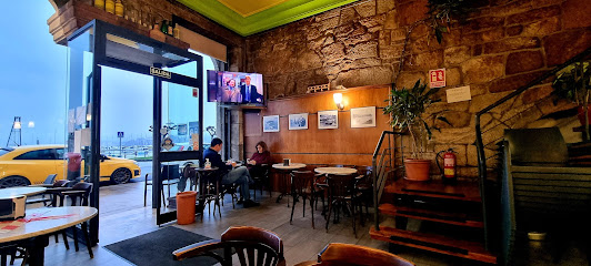 Café ERIZANA Bar - Rúa Alférez Barreiro, 9, 36300 Baiona, Pontevedra, Spain