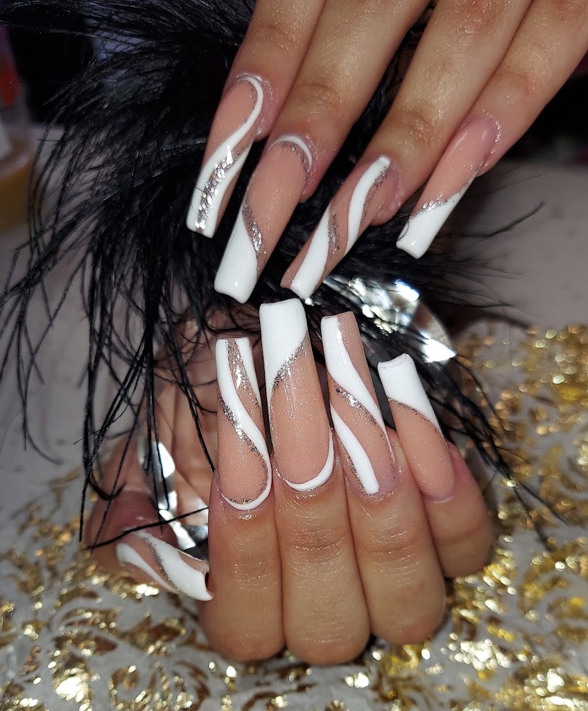 Delia's Nails & More 10927