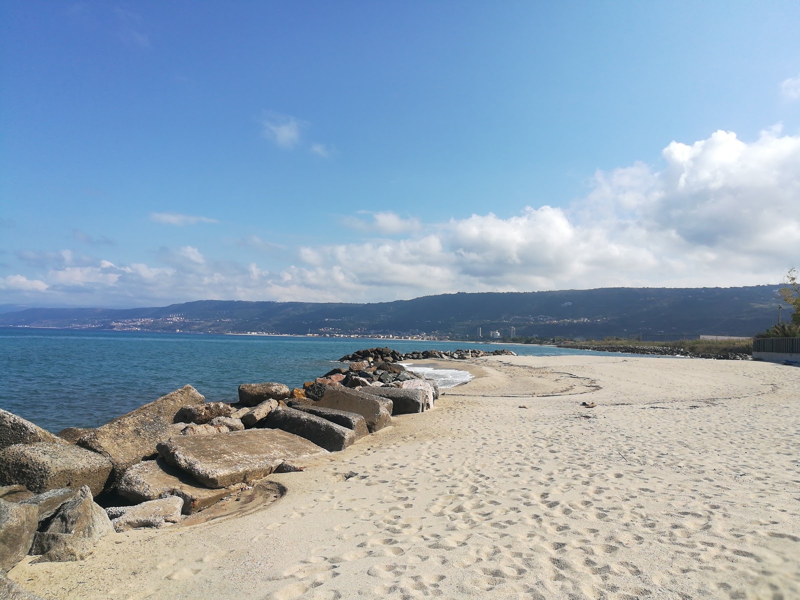 Spiaggia di Trainiti'in fotoğrafı - rahatlamayı sevenler arasında popüler bir yer