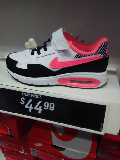 Clothing Store «Nike Factory Store», reviews and photos, 4101 S Carrollton Ave, New Orleans, LA 70119, USA