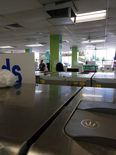 Laundromat «Laundry Basket 24-Hour Laundromat», reviews and photos, 5108 N 19th Ave, Phoenix, AZ 85015, USA