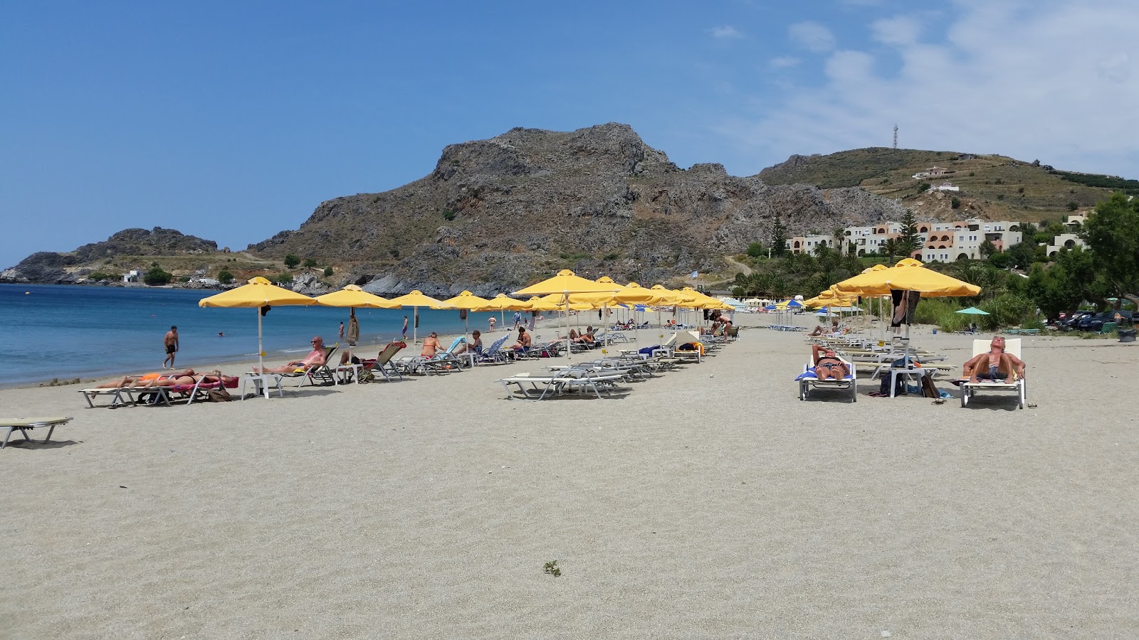 Foto von Damnoni Strand mit kleine, beiger kiesel Oberfläche