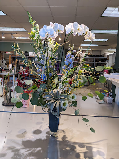 Florist «Sidelines Custom Floral Designs, Inc», reviews and photos, 511 E 135th St, Kansas City, MO 64145, USA