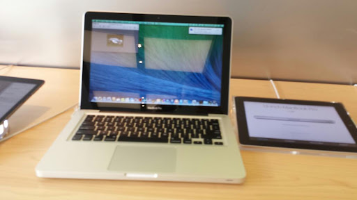 Apple Valencia Town Center image