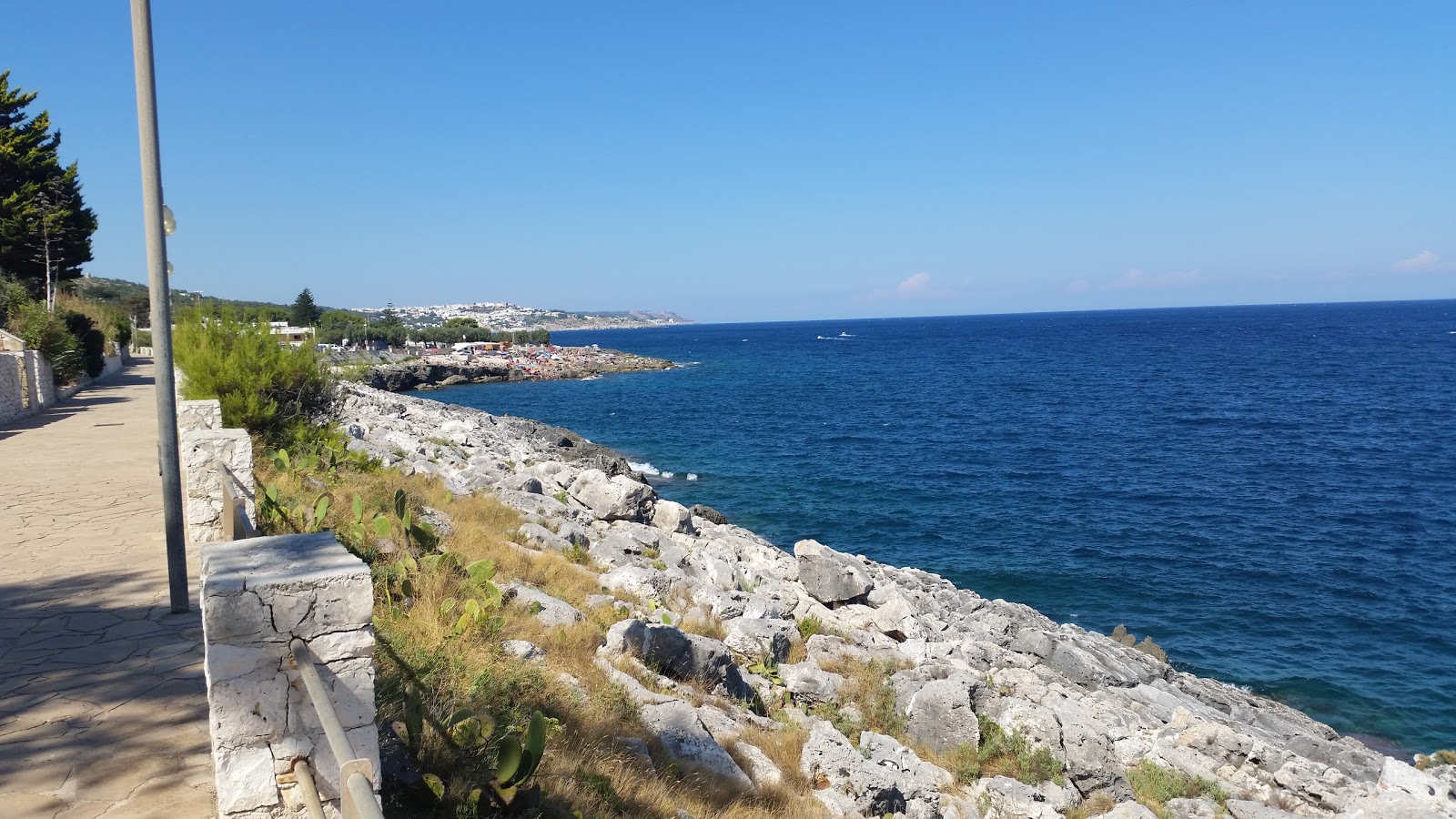 Fotografie cu Spiaggia delle Agavi cu nivelul de curățenie in medie