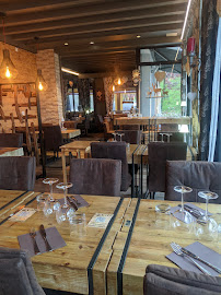 Atmosphère du Restaurant français Le Chalet savoyard de L'Esplanade à Bourgoin-Jallieu - n°17