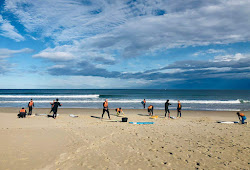 Praia da Rapadoira'in fotoğrafı - rahatlamayı sevenler arasında popüler bir yer