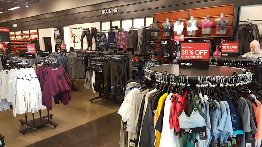 Clothing Store «Nike Factory Store», reviews and photos, 3905 Eagan Outlets Pkwy #200, Eagan, MN 55122, USA
