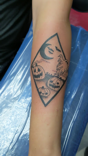 Tattoo Shop «Artistry In Motion», reviews and photos, 230 E Walnut St, North Vernon, IN 47265, USA