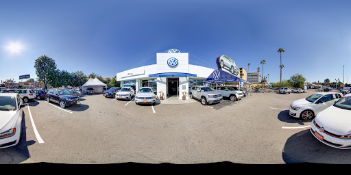 Volkswagen Dealer «Livingston Volkswagen», reviews and photos, 21141 Ventura Blvd, Woodland Hills, CA 91364, USA