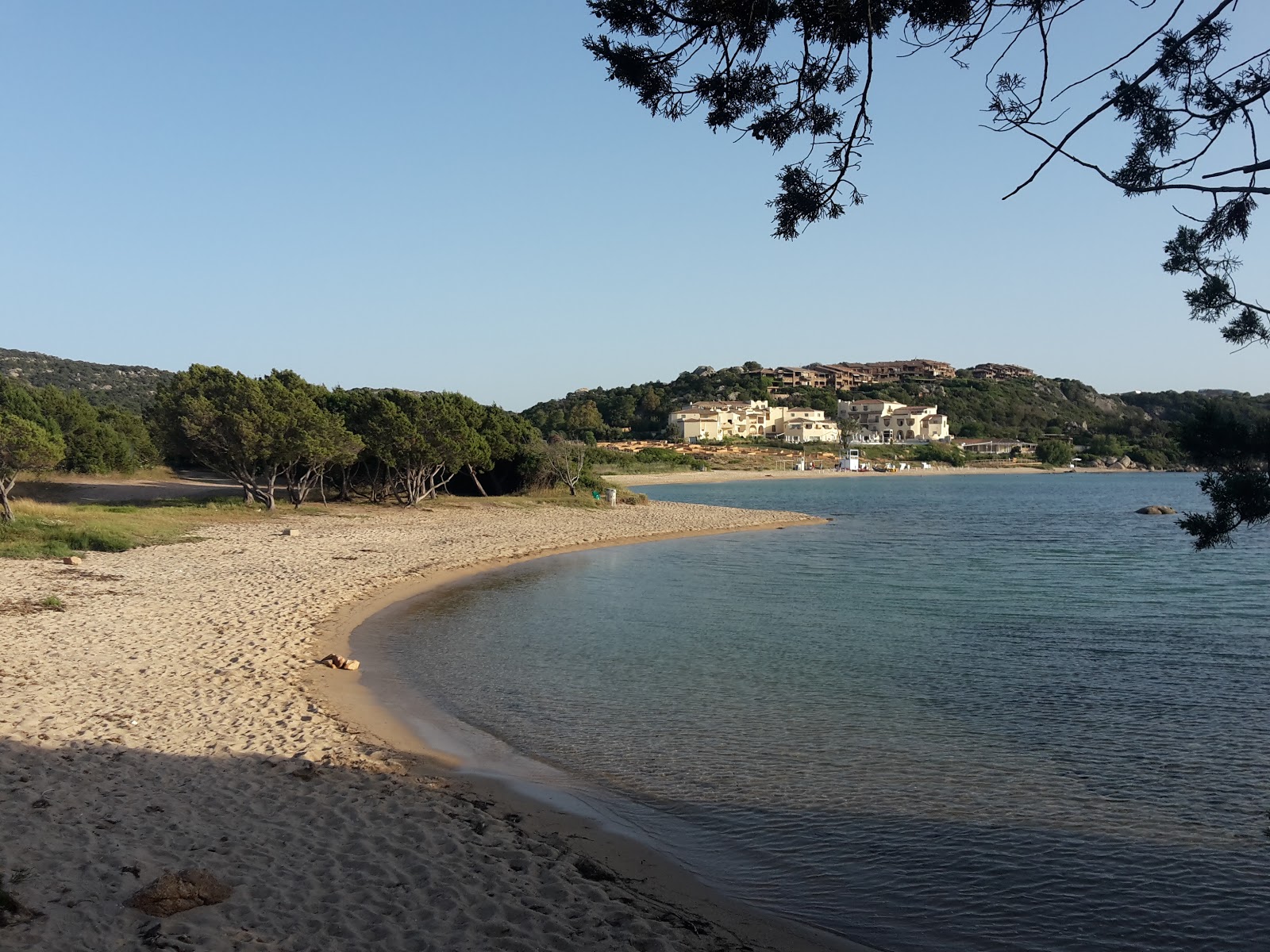 Fotografija Spiaggia Bella z rjavi pesek površino