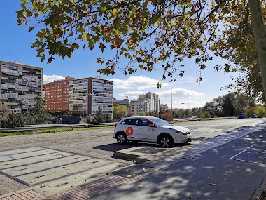 Área De Estacionamiento De Ventas