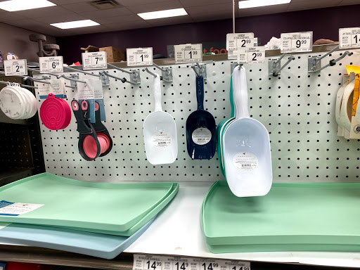 Pet Supply Store «Unleashed by Petco», reviews and photos, 520 S 23rd St, Philadelphia, PA 19146, USA