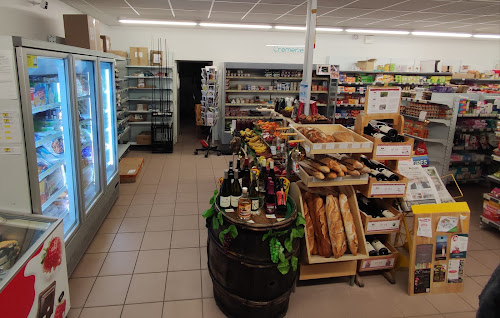 Épicerie Vival Chez Pierro, bar en terrasse et équipements de pêche 🎣 à Saint-Julien-sur-Reyssouze