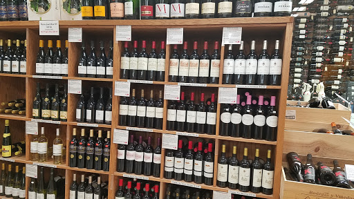 Wine Store «Red Wagon Wine Shoppe», reviews and photos, 2940 S Rochester Rd, Rochester Hills, MI 48307, USA