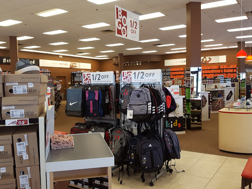 Shoe Store «Famous Footwear», reviews and photos, 14929 Florence Trail, Apple Valley, MN 55124, USA