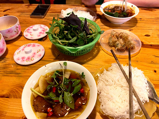 Restaurants eat paella Hanoi