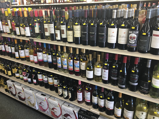 Liquor Store «Broadway Liquors», reviews and photos, 804 Broadway, Chesterton, IN 46304, USA