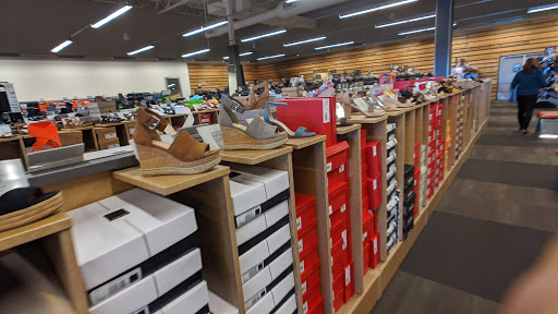 Shoe Store «DSW Designer Shoe Warehouse», reviews and photos, 11500 Burleigh St., Wauwatosa, WI 53222, USA