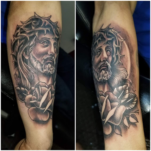 Explore florida gator tattoo ideas, creative tattoo ideas in Angola, available at Hoodlum Ink