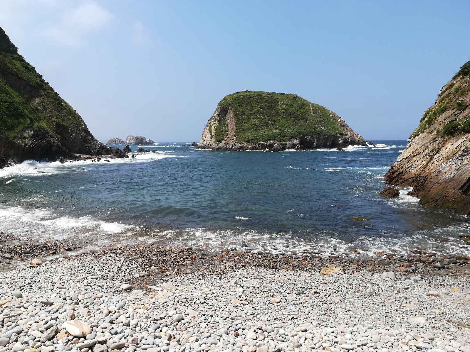 Cala de Salencia'in fotoğrafı turkuaz saf su yüzey ile