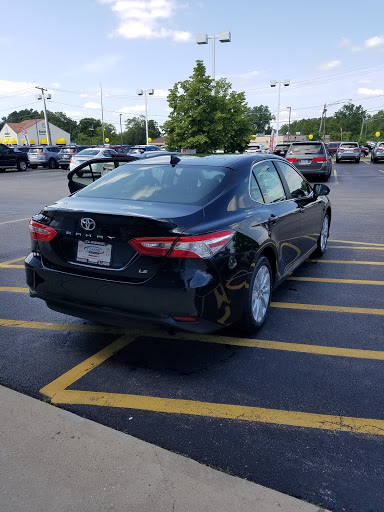 Car Dealer «Classic Toyota», reviews and photos, 515 N Green Bay Rd, Waukegan, IL 60085, USA