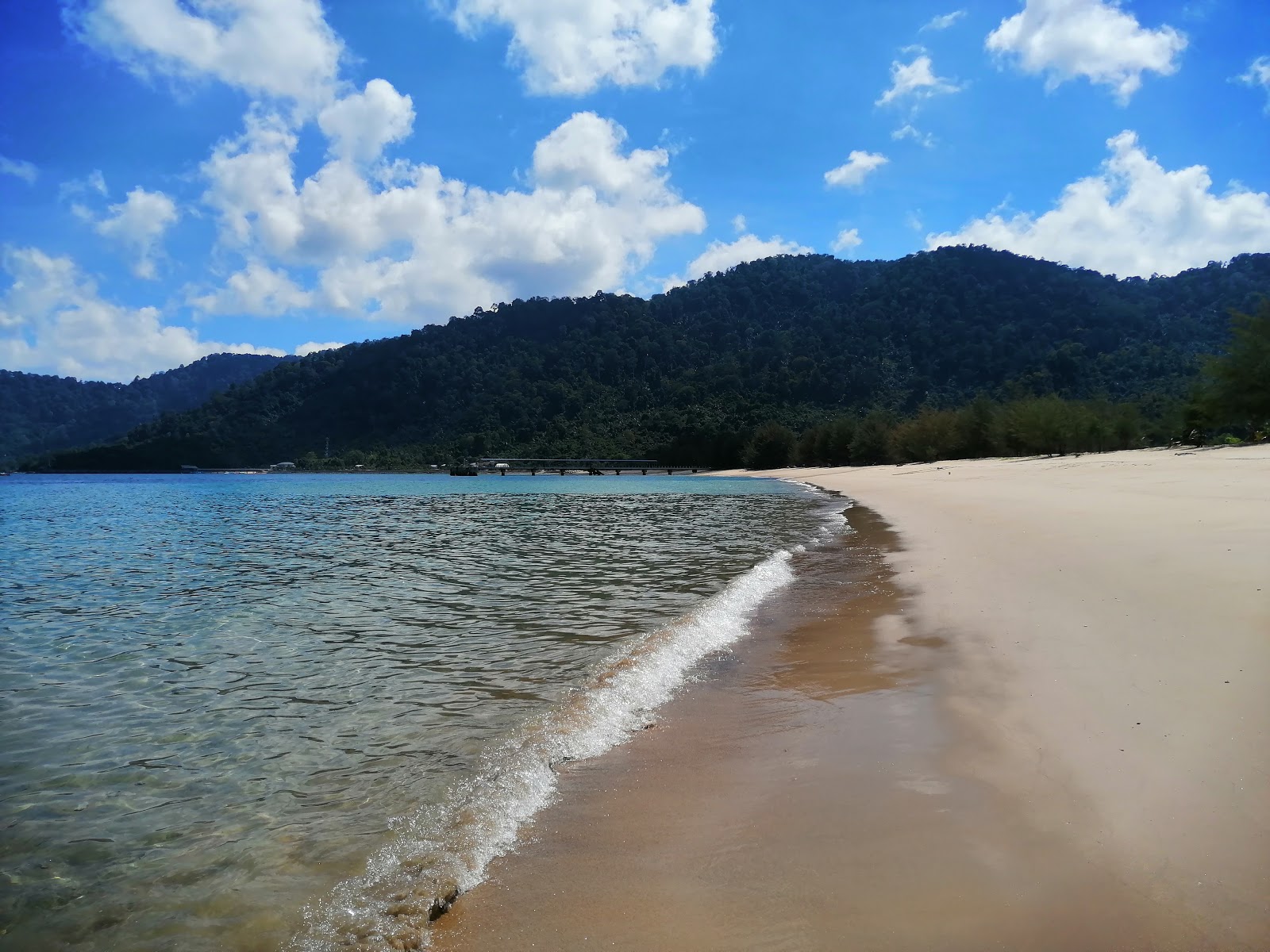 Photo of Kampung Tekek Beach with very clean level of cleanliness