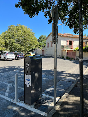 Borne de recharge de véhicules électriques RÉVÉO Charging Station Sérignan