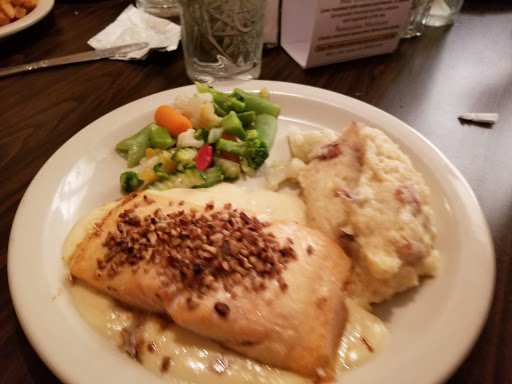 American Restaurant «The Brass Lantern Restaurant and Lounge», reviews and photos, 79 Chestnut Hill Rd, Crossville, TN 38555, USA