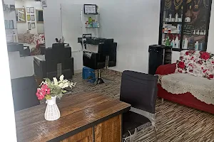 Bindiya beauty parlor image