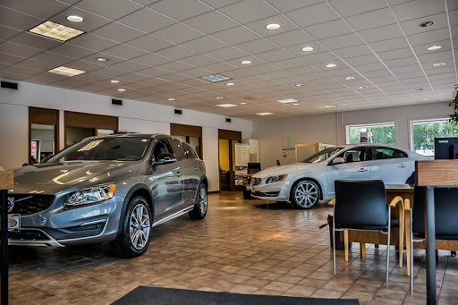 Car Dealer «McGrath Volvo Cars Barrington», reviews and photos, 300 N Hough St, Barrington, IL 60010, USA