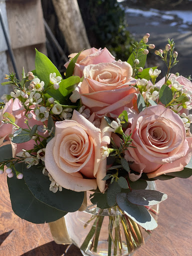 Florist «Guilford White House Florist», reviews and photos, 966 Boston Post Rd, Guilford, CT 06437, USA