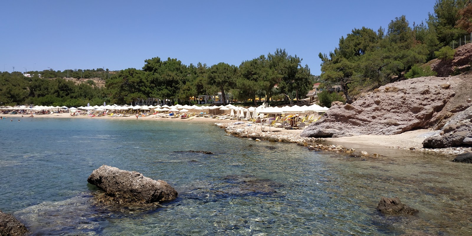 Zdjęcie Rosonkremos beach otoczony górami