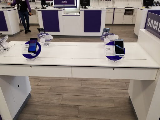Cell Phone Store «MetroPCS Corporate Store», reviews and photos, 7780 NW 25th St, Miami, FL 33126, USA