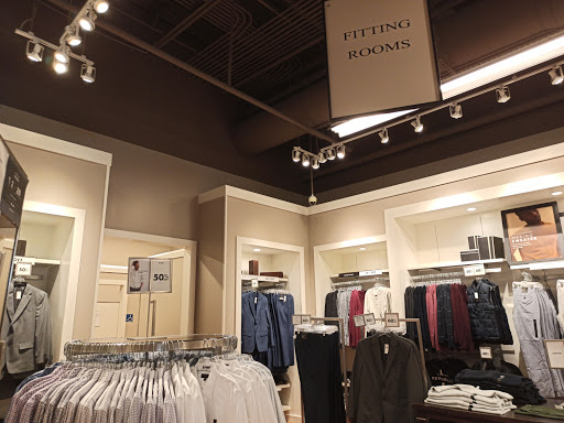 Clothing Store «Banana Republic Factory Store», reviews and photos, 70 Worcester-Providence Turnpike #627, Millbury, MA 01527, USA