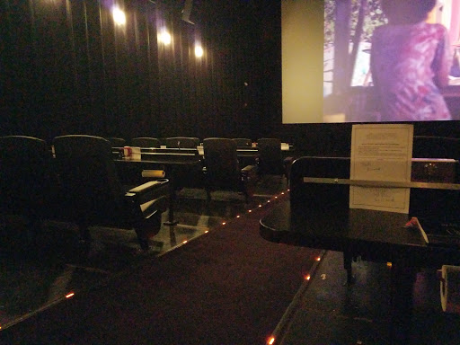 Movie Theater «Cinebarre Issaquah 8», reviews and photos, 1490 11th Ave NW, Issaquah, WA 98027, USA