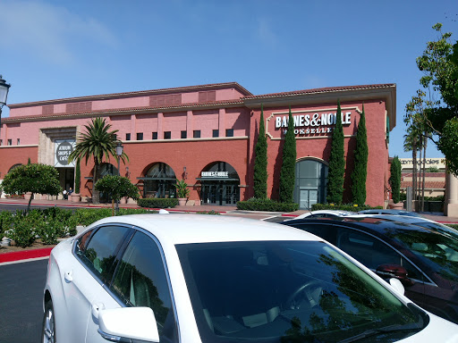 Barnes & Noble image