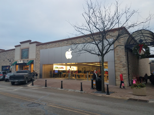 Computer Store «Apple Main Place», reviews and photos, 120 W Jefferson Ave, Naperville, IL 60540, USA