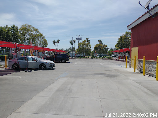 Speedy Clean Express Car Wash en Pomona