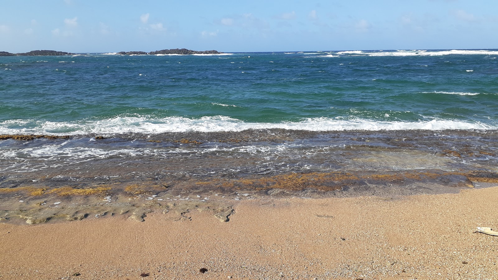 Foto van Playa de Vega Baja met laag niveau van netheid