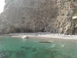 Parus hotel beach'in fotoğrafı dağlarla çevrili