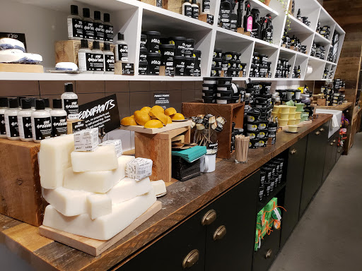 Cosmetics Store «LUSH», reviews and photos, 512 Orland Square Dr, Orland Park, IL 60462, USA