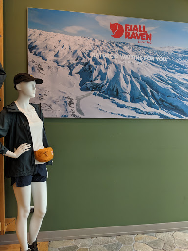 Outdoor Sports Store «Fjällräven Chicago», reviews and photos, 1708 N Damen Ave, Chicago, IL 60647, USA