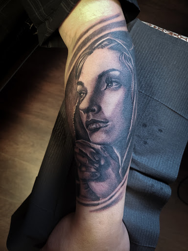 Tattoo Shop «Evolution Tattoo Studio», reviews and photos, 7475 W Military Dr, San Antonio, TX 78227, USA