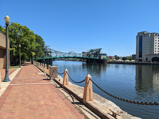 Park «Billie Limacher Bicentennial Park», reviews and photos, 201 W Jefferson St, Joliet, IL 60432, USA