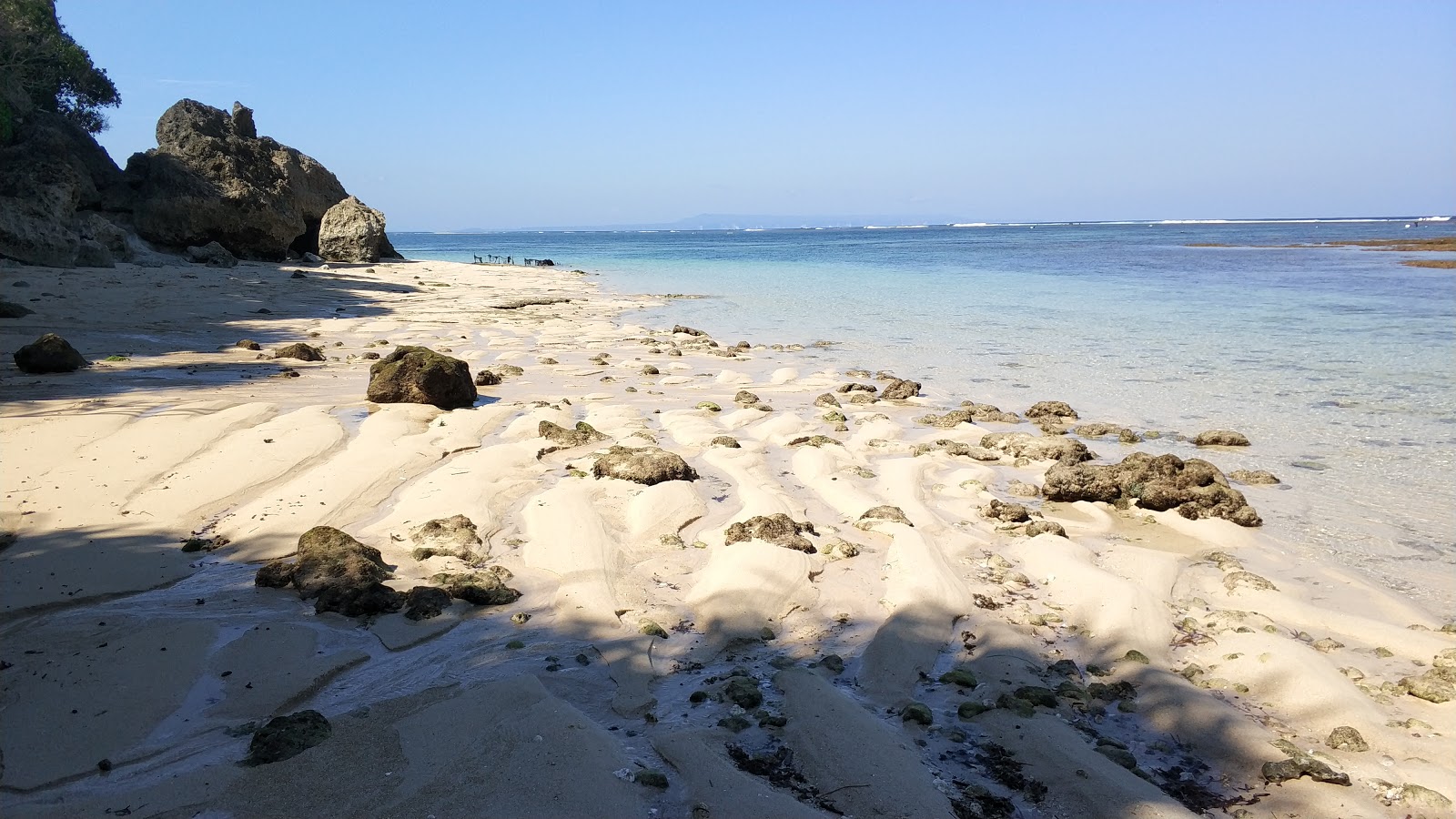 Φωτογραφία του Pura Geger Beach και η εγκατάσταση