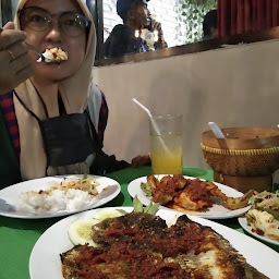 Warung Apung Rahmawati Krian